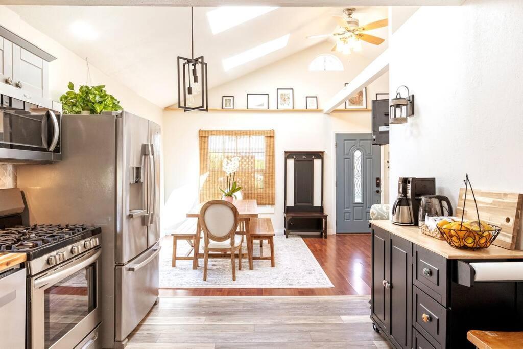 Casa de férias Nagy's Artsy For 8 With Jacuzzi & Fireplace San Diego