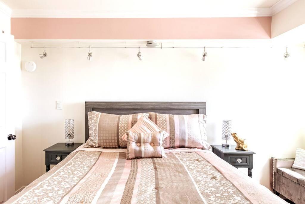 Casa de férias Nagy's Artsy For 8 With Jacuzzi & Fireplace