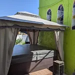 Nagy\'S Artsy B&B For 8 With Jacuzzi & Fireplace