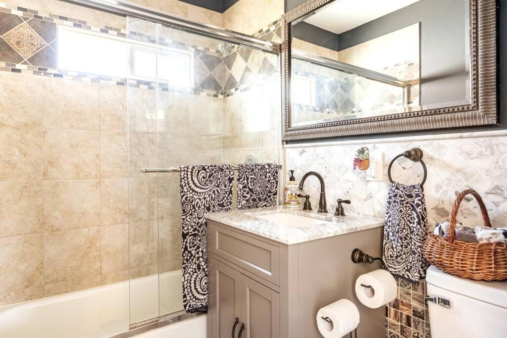 Holiday home Nagy's Artsy For 8 With Jacuzzi & Fireplace San Diego