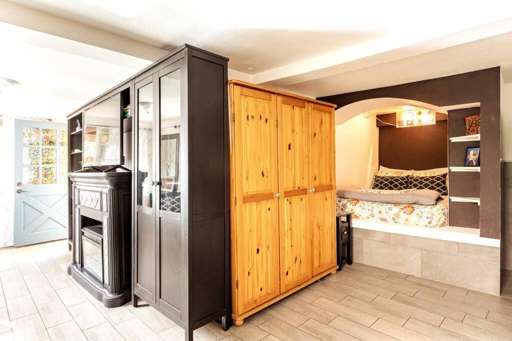 Nagy's Artsy For 8 With Jacuzzi & Fireplace Holiday home